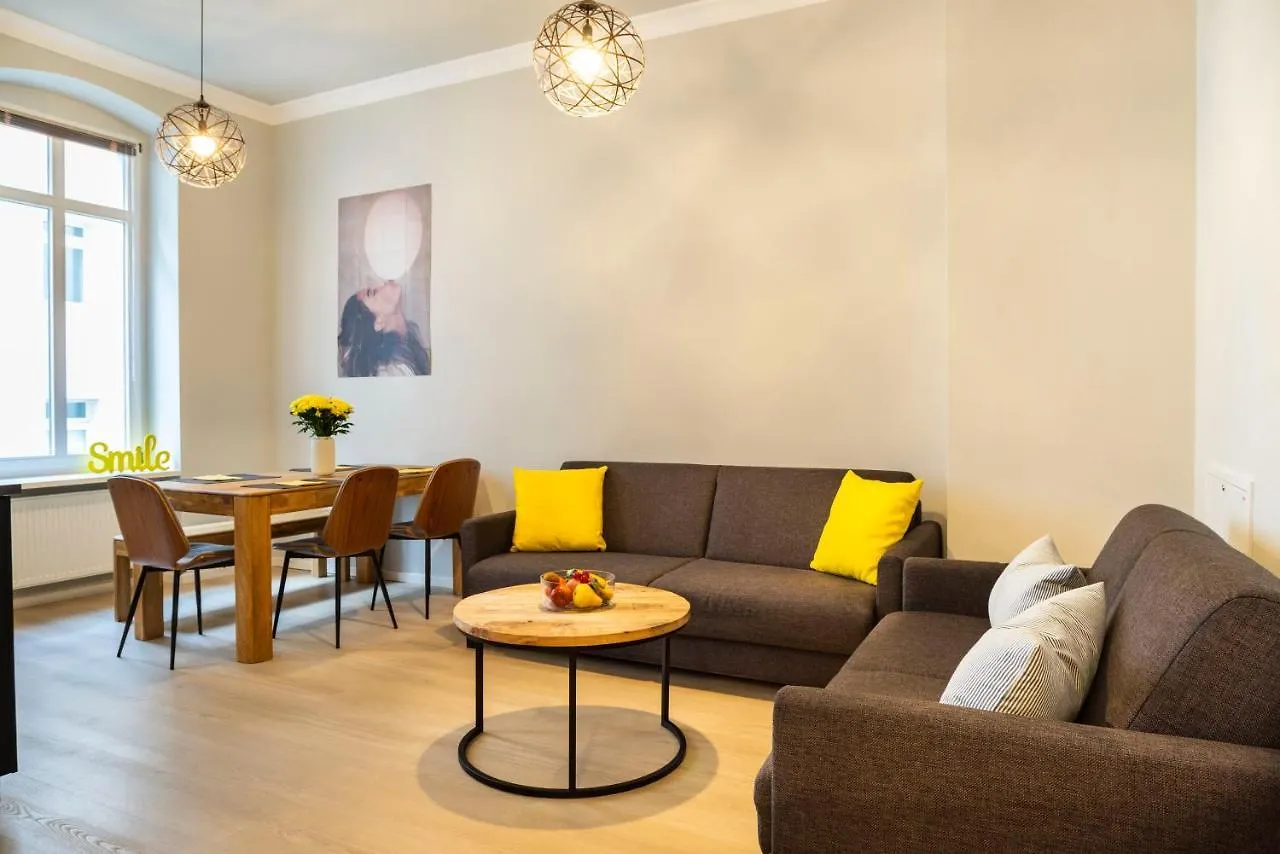 2Br 2Bthrms High Ceilings Brick Walls Style Apartm location